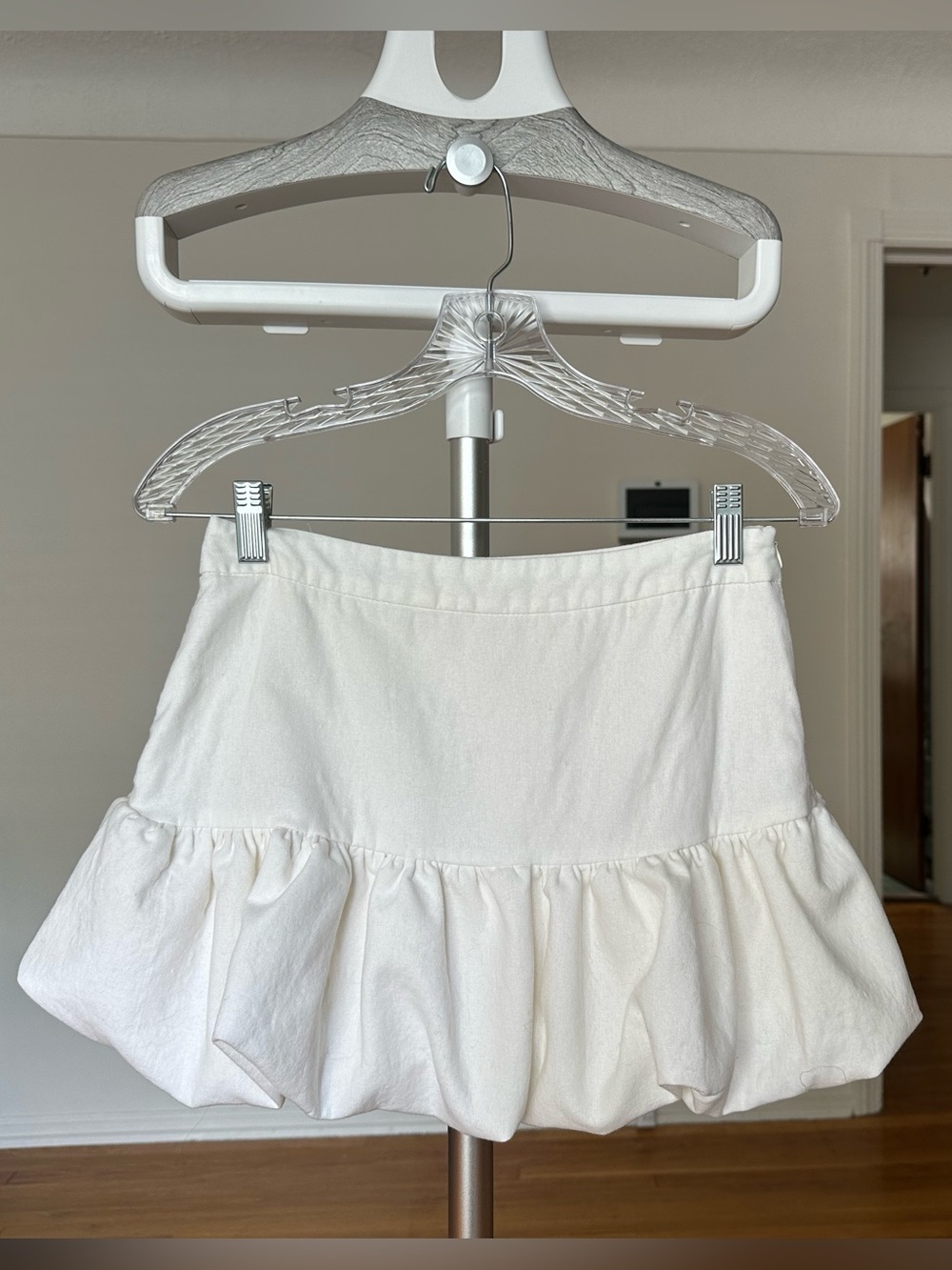 Zara White Ruffle-Hem Skort size S